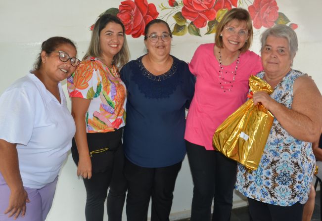 Bolsa Solidária arrecada mais de 140 bolsas para mulheres em situação vulnerável