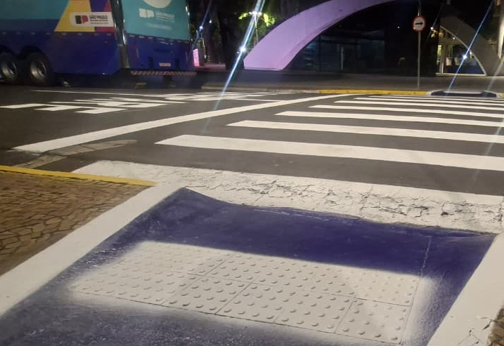 Subsecretaria de Trânsito recupera faixas de sinalização em ruas do centro