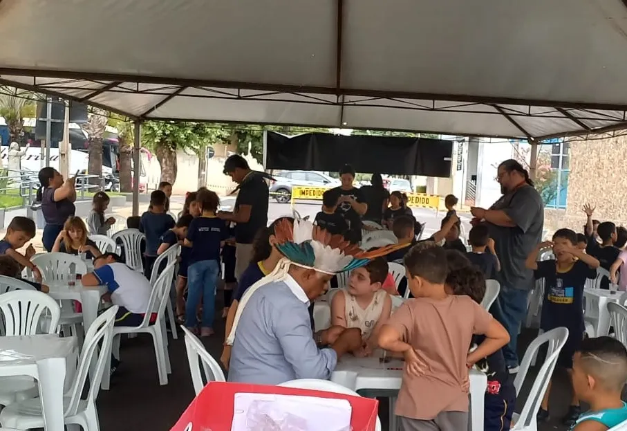Oficina de Adereços da Cultura Indígena valoriza saberes e fortalece a identidade cultural nas escolas 