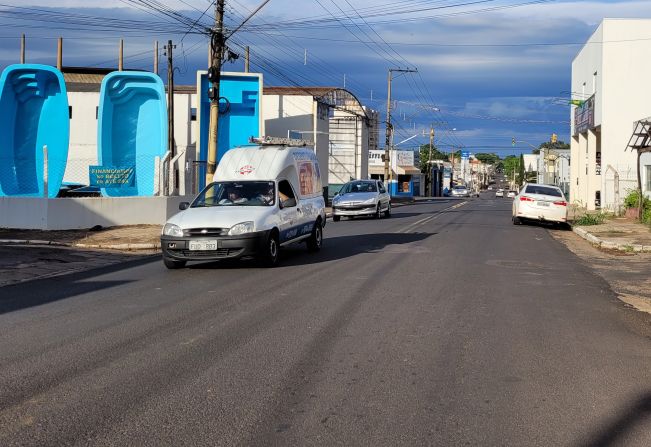 Estacionamento de veículos em um dos lados da Rua Brasil será proibido