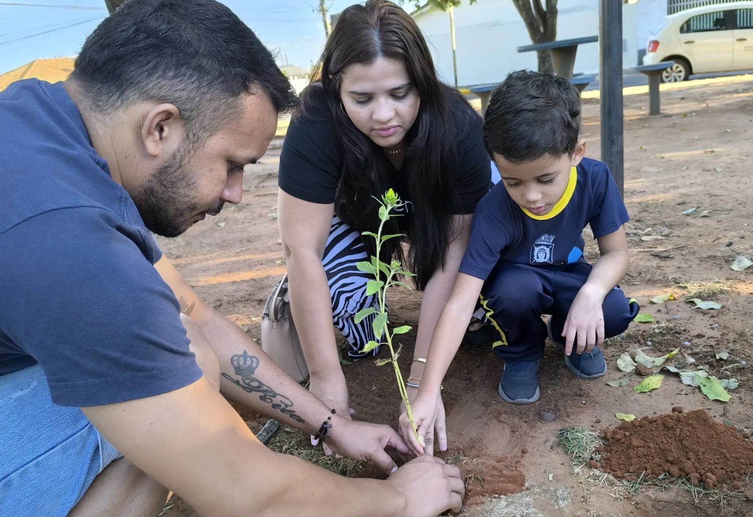 Circuito de Teatro e plantio de flores marcam ações da campanha “Faça Bonito”