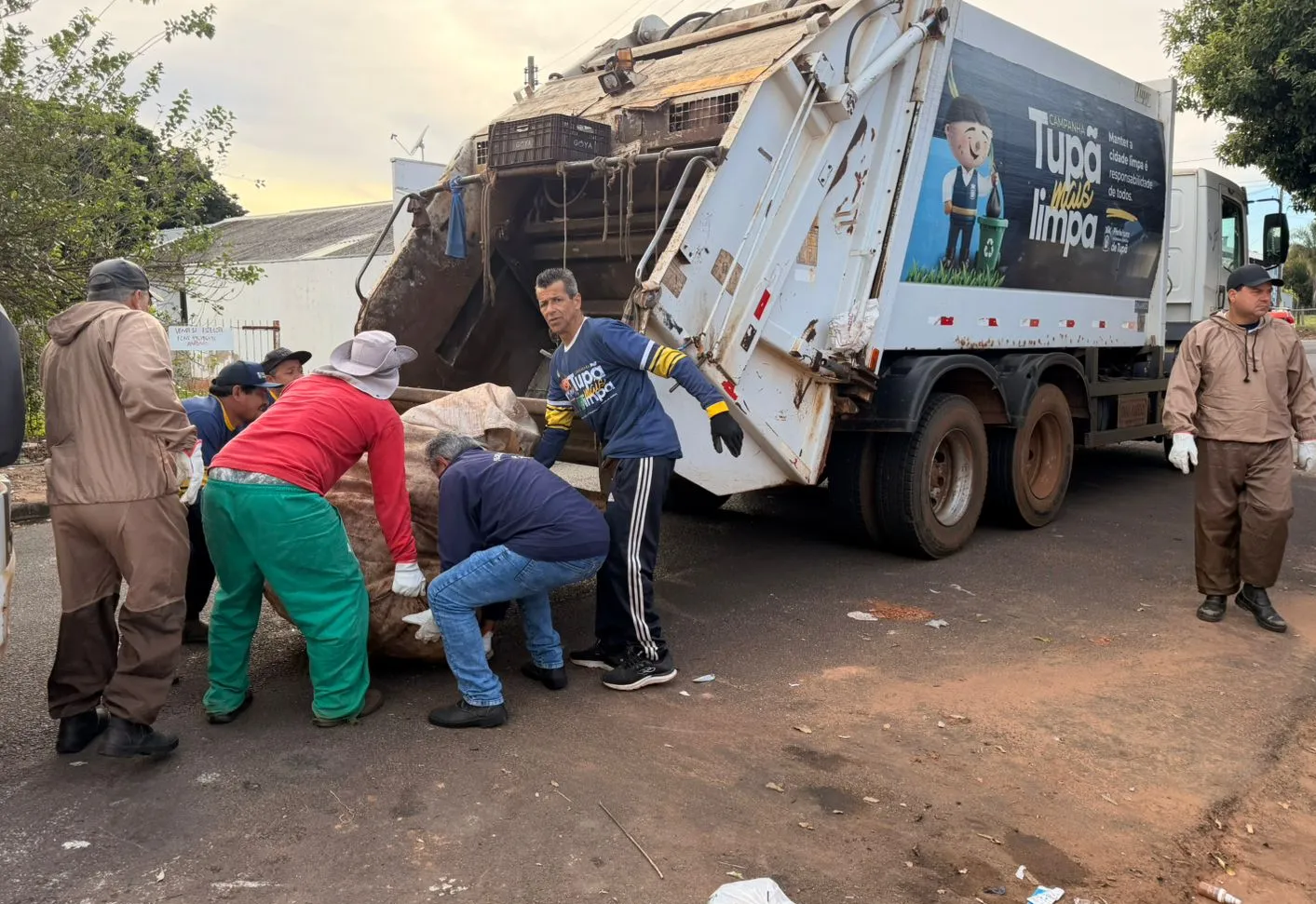 Prefeitura inicia força-tarefa para limpeza de imóveis de acumuladores em Tupã