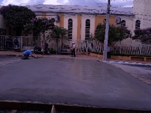 Prefeitura implanta faixa elevada na rua Aimorés