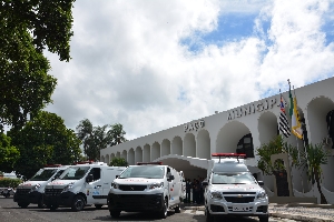 Prefeito Ricardo Raymundo anuncia quatro novas ambulâncias para o município