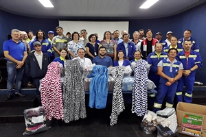 Sabesp entrega mais 70 cobertores para Campanha do Agasalho 2019