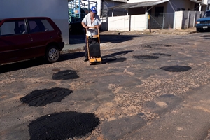 Prefeitura continua com serviços da operação tapa-buracos