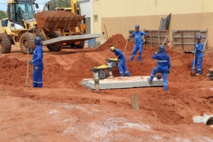 Macrodrenagem segue pela rua Ernesto Martins Silva