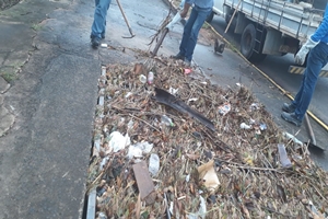 Equipe de Gestão Urbana realiza limpezas após as chuvas