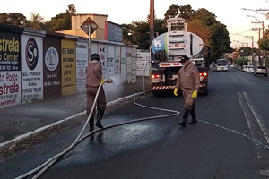 Prefeitura higieniza diversos locais da cidade semanalmente