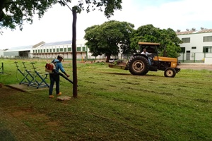 Prefeitura intensifica limpeza em diversos locais do município