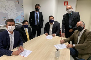 Prefeito Caio assina convênio para mais 100 moradias em Tupã