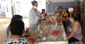 Escola Profissionalizante oferece aulas de artesanato para idosos
