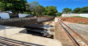 Prefeitura realiza mutirão de limpeza no Córrego Afonso XIII