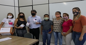 Secretaria de Educação recebe doação de máscaras inclusivas