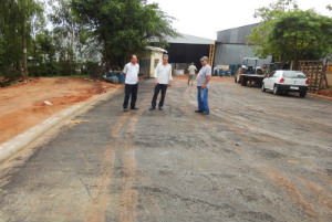 Secretaria de obras pavimenta prolongamento da Rua Engenheiro Guerino Ferrari