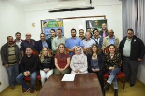 Entidades recebem cheques de restituição do Imposto de Renda