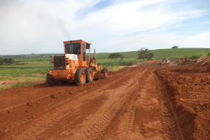 Codasp começa obras nas estradas do bairro rural Sabiá