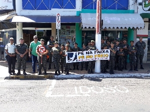Projeto Atirador Mirim participa de ação de bloqueio e panfletagem na Avenida Tamoios