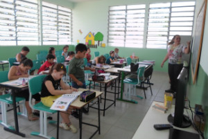 Aulas de inglês gratuito retornam atividades nesta segunda-feira