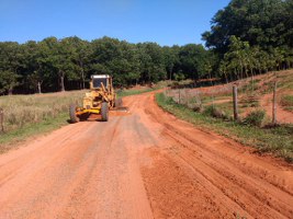 Secretaria de Obras realiza manutenção na estrada “Progresso”
