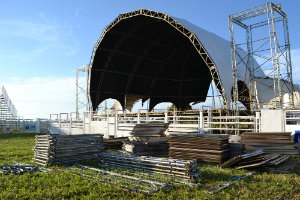 Super estrutura está sendo montada na Avenida Anibal Davoli
