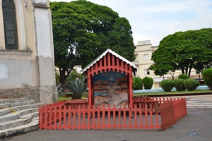 Prefeitura inicia montagem dos enfeites natalinos de Tupã