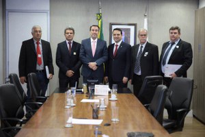 Prefeito e secretário de Saúde vão a Brasília em busca de novos recursos para cidade
