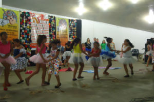 Alunos do Projeto Crescer apresentam na Quinta com Arte