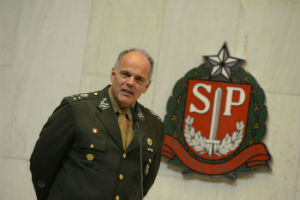 Prefeito considera hospedes oficiais generais que visitam Tupã no dia de hoje