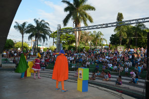Praça da Bandeira se transformou em grande parque de diversões