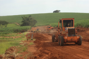 Codasp começa obras nas estradas do bairro rural Sabiá