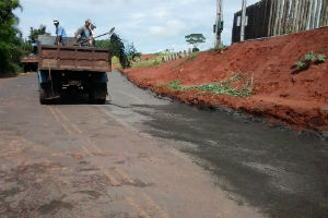 Prefeitura faz melhorias em via que interliga a Rua Estados Unidos com Nhambiquaras