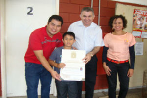 Prof. Dr. Marcos Leite e vereador Caio Aoki entregam moções pelas conquistas dos alunos na Olimpíada