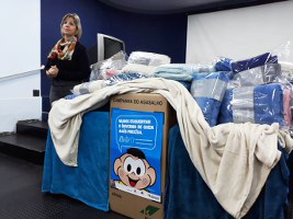 Sabesp doa 60 cobertores novos para a Campanha do Agasalho 2018