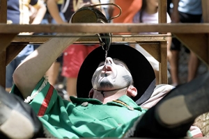 Arte na Praça de hoje recebe o espetáculo “Deus e o Diabo na Terra da Miséria”