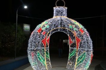 Foto - Natal de Luz - enfeites na Praça da Bandeira