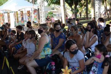 Foto - EmCena Brasil - espetáculo na Praça da Bandeira