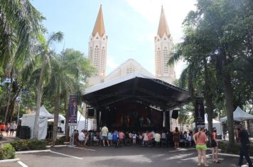 Foto - EmCena Brasil - espetáculo na Praça da Bandeira