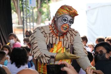 Foto - EmCena Brasil - espetáculo na Praça da Bandeira