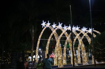 Foto - Natal de Luz - enfeites na Praça da Bandeira