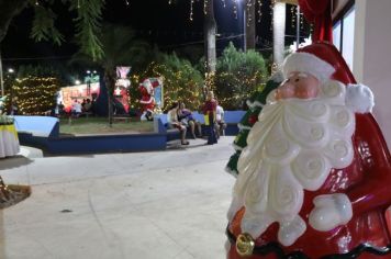 Foto - Natal de Luz - enfeites na Praça da Bandeira