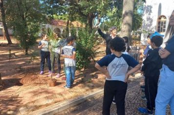 Foto - Solar Luiz de Souza Leão recebe alunos do Poliedro