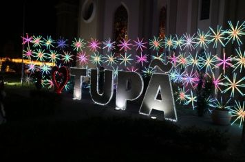 Foto - Natal de Luz - enfeites na Praça da Bandeira