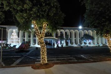 Foto - Natal de Luz - enfeites na Praça da Bandeira