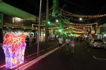 Foto - Natal de Luz - enfeites na Praça da Bandeira