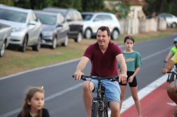 Foto - Pista de caminhada e ciclofaixa