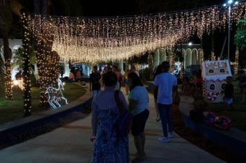 Foto - Natal de Luz - enfeites na Praça da Bandeira