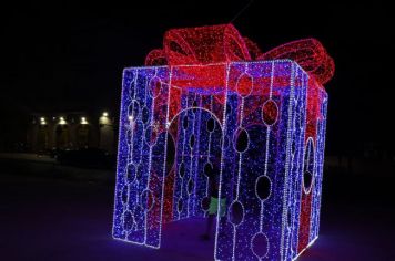 Foto - Natal de Luz - enfeites na Praça da Bandeira