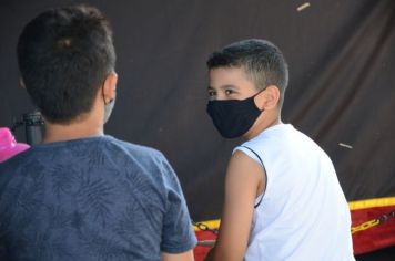 Foto - EmCena Brasil - espetáculo na Praça da Bandeira