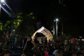 Foto - Natal de Luz - enfeites na Praça da Bandeira